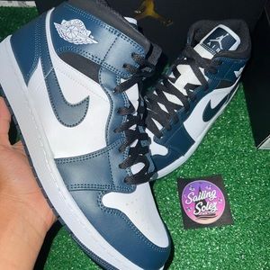 Jordan 1 Mid Armory Navy 2021